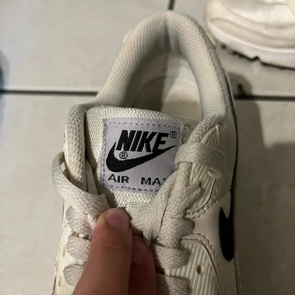 Nike Air Max Shoes - Picture 3 of 5